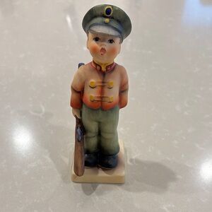 🌟GOEBEL (W Germany)Soldier Boy Figurine with Green and Orange Uniform